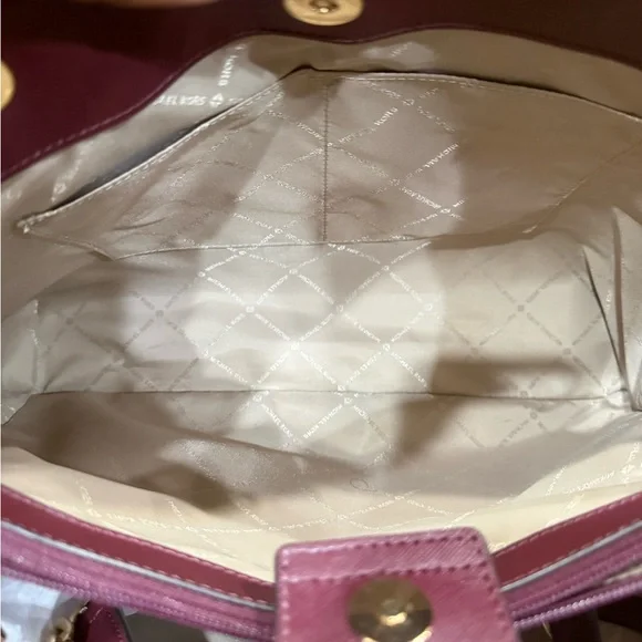 Sale‼️Michael Kors Saffiano Leather Shoulder Bag with Wallet Set -Preowned - Picture 11 of 14